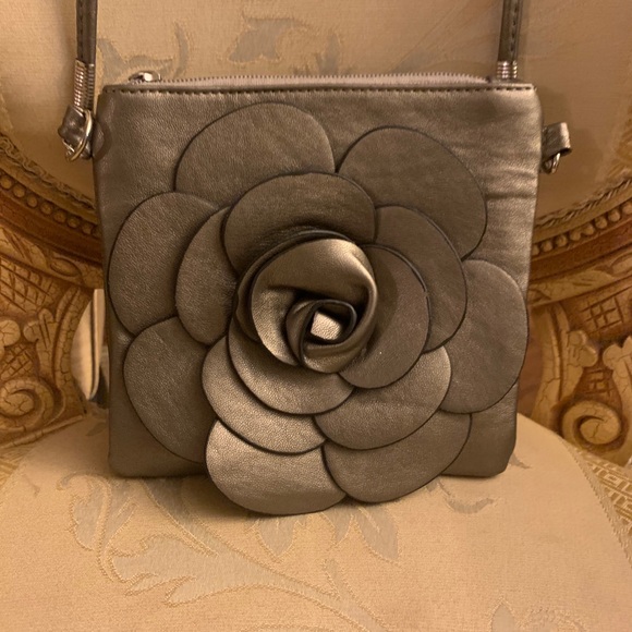 Crossbody blossom purse, pewter in colour. - Picture 1 of 5